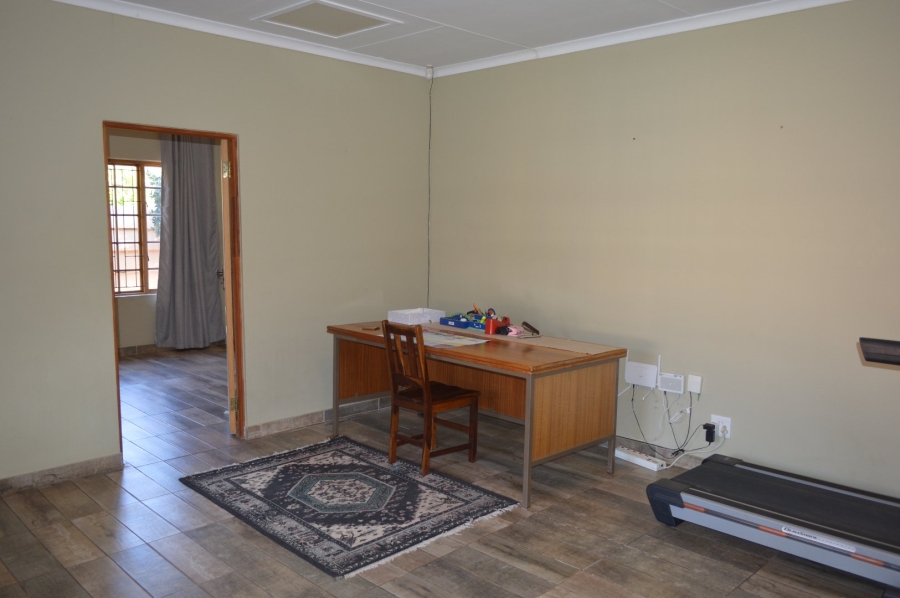 6 Bedroom Property for Sale in Flamwood North West